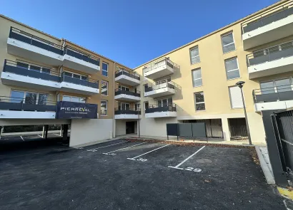 Location 84300 cavaillon 24655
